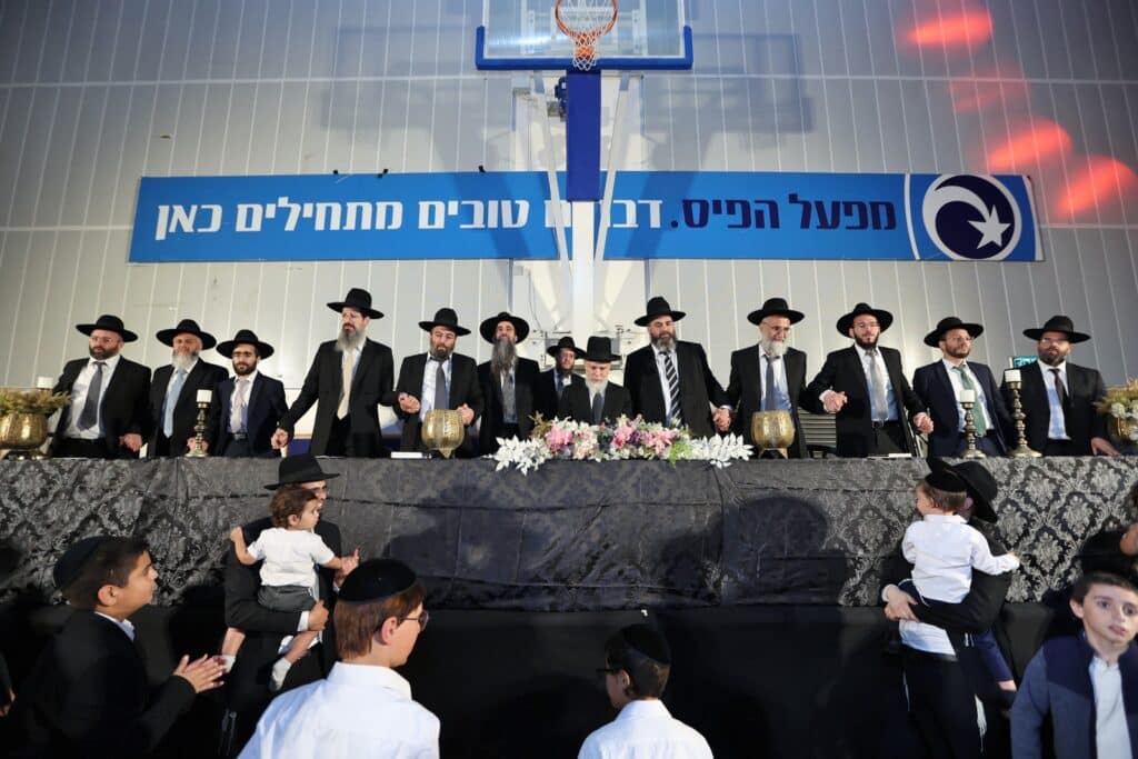 גלריה: בישיבת 'אבני נזר' הקבילו את פני ראש הישיבה