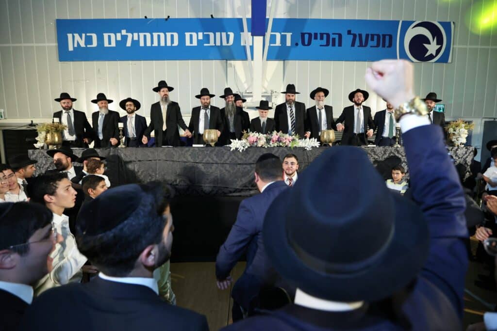 גלריה: בישיבת 'אבני נזר' הקבילו את פני ראש הישיבה