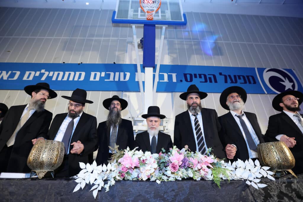 גלריה: בישיבת 'אבני נזר' הקבילו את פני ראש הישיבה