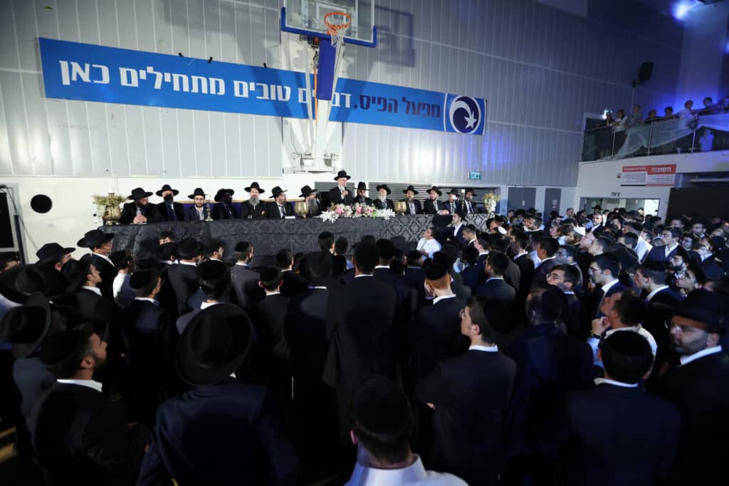 גלריה: בישיבת 'אבני נזר' הקבילו את פני ראש הישיבה