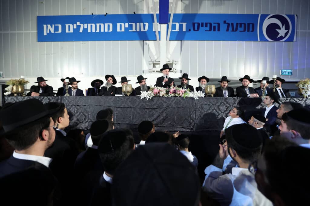 גלריה: בישיבת 'אבני נזר' הקבילו את פני ראש הישיבה