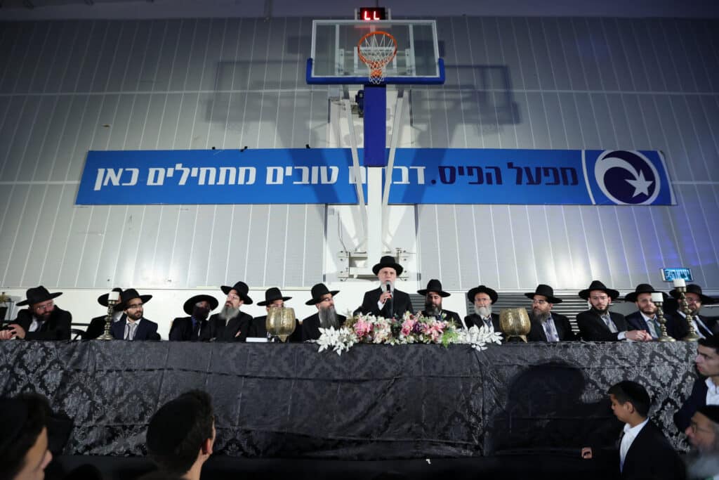 גלריה: בישיבת 'אבני נזר' הקבילו את פני ראש הישיבה