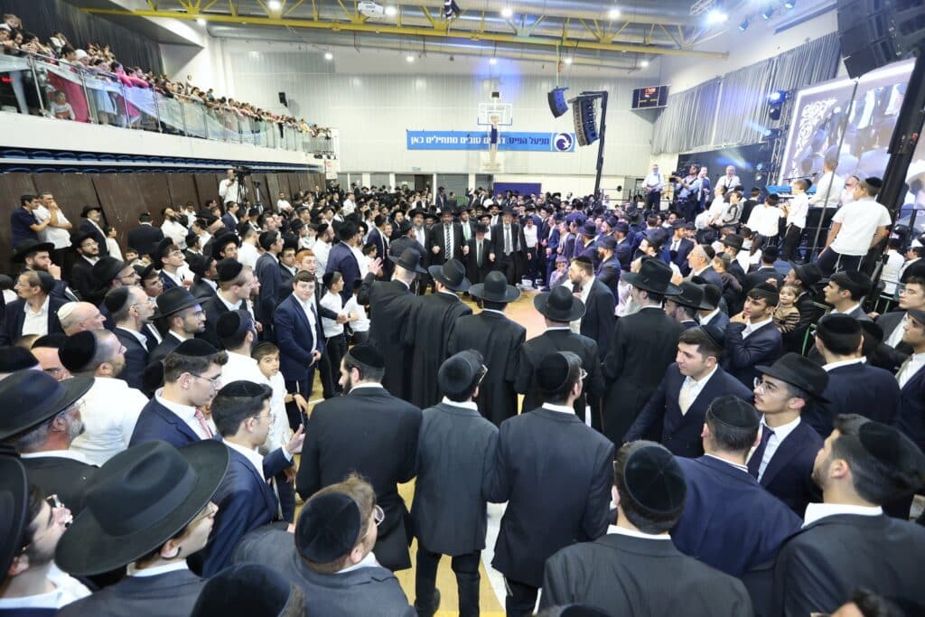 גלריה: בישיבת 'אבני נזר' הקבילו את פני ראש הישיבה