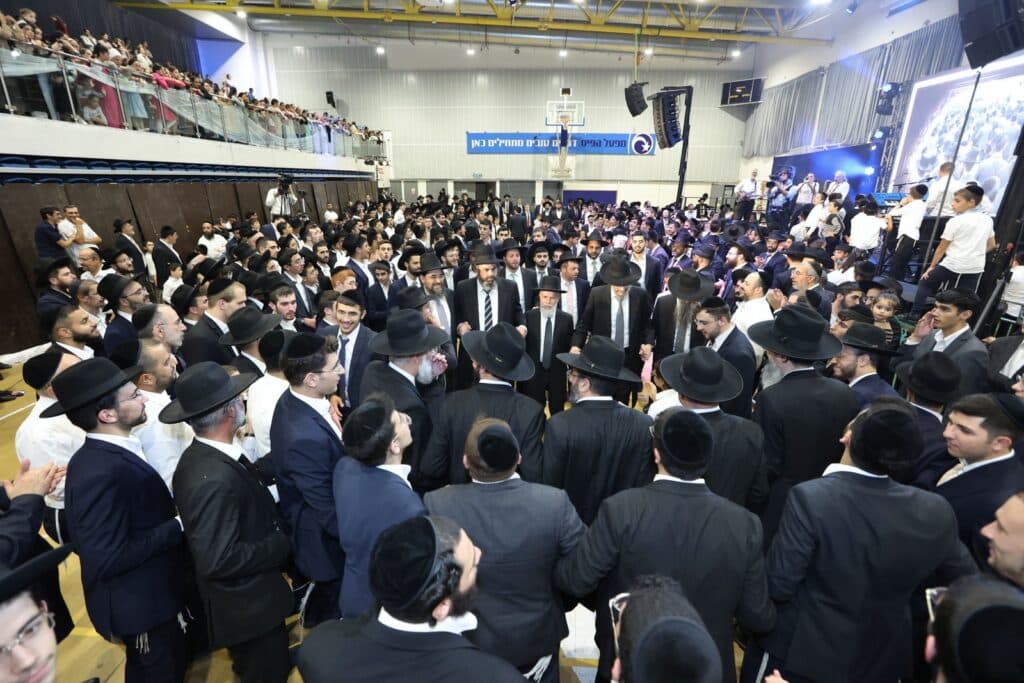 גלריה: בישיבת 'אבני נזר' הקבילו את פני ראש הישיבה