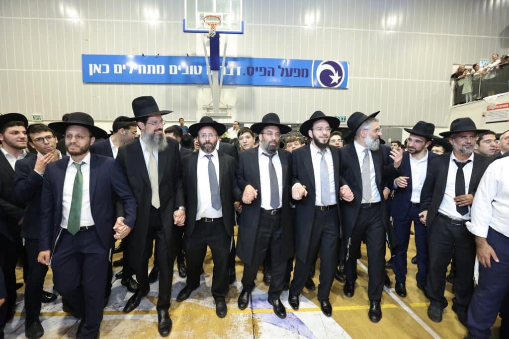 גלריה: בישיבת 'אבני נזר' הקבילו את פני ראש הישיבה