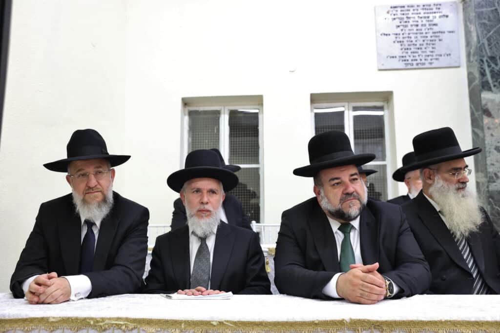 המונים במעמד הקבלת פני רבו לראשון לציון הגר"י יוסף