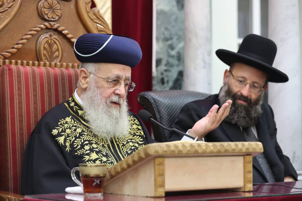 המונים במעמד הקבלת פני רבו לראשון לציון הגר"י יוסף