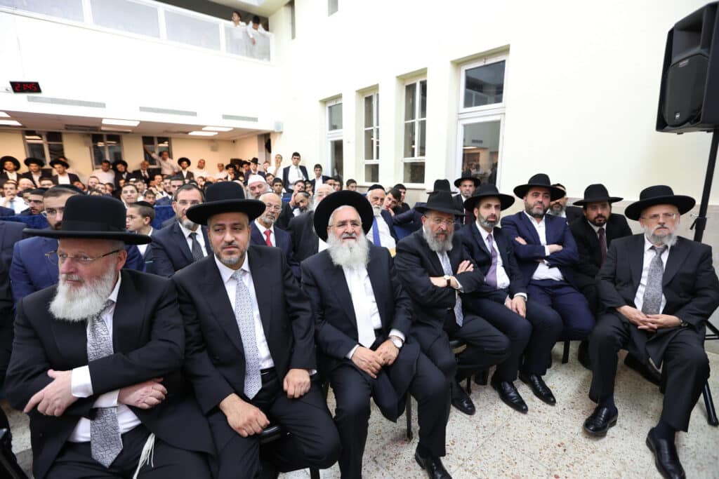 המונים במעמד הקבלת פני רבו לראשון לציון הגר"י יוסף