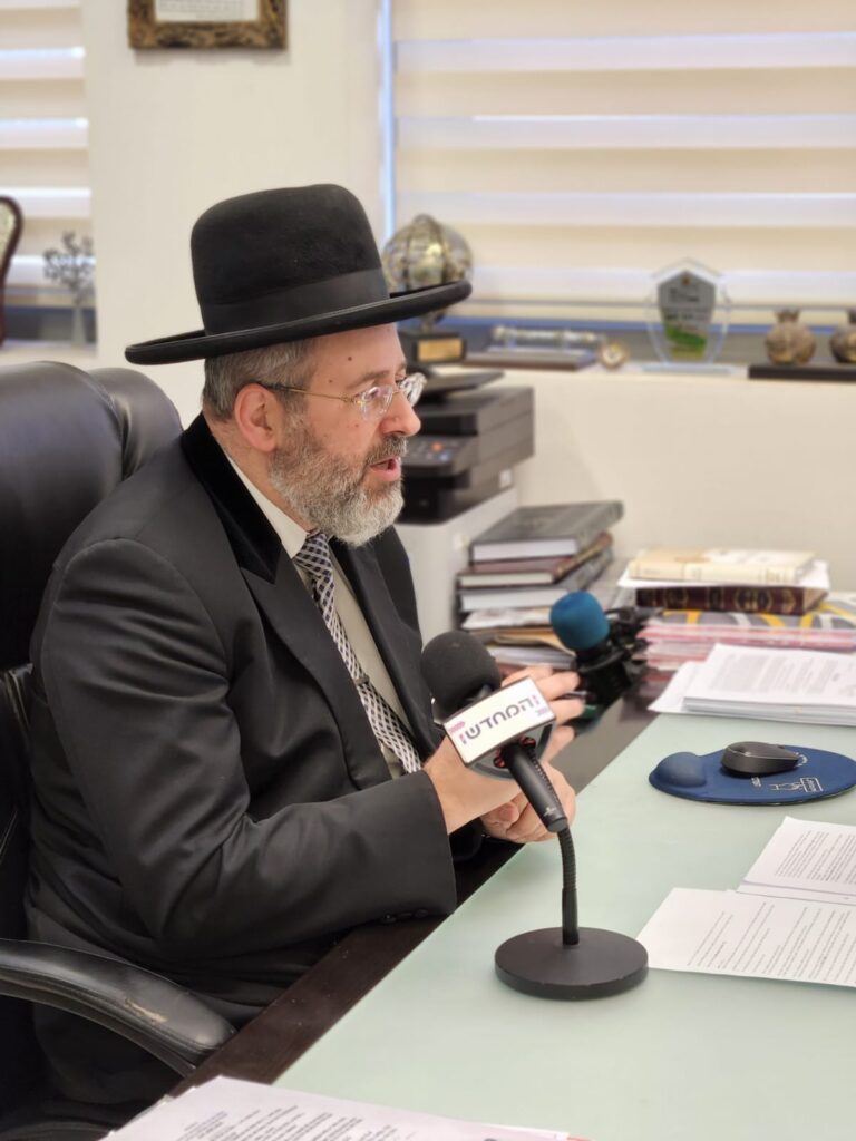 "אם נכניס את היהדות לוויכוח, עלולים להתרחק ממנה"