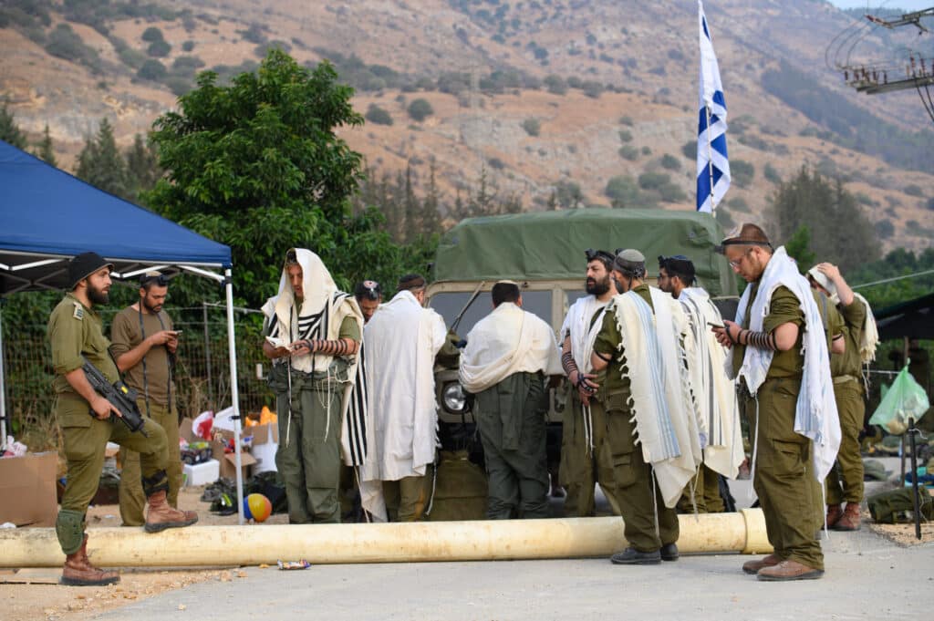 מלחמה רב זירתית? כוחות צה"ל נערכים בגבול הצפון