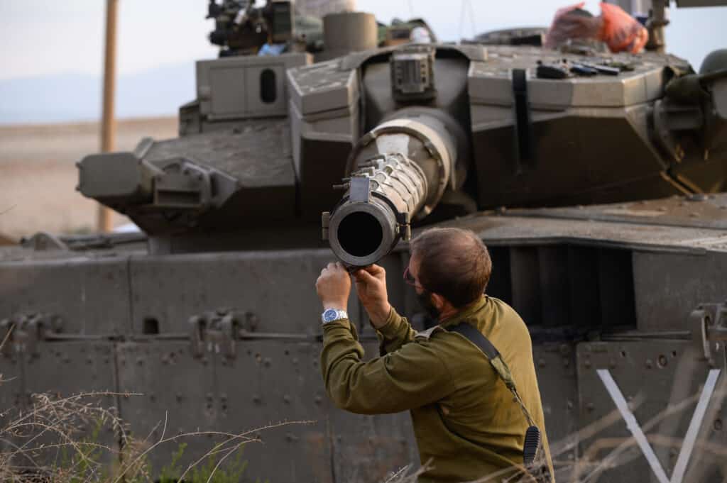 מלחמה רב זירתית? כוחות צה"ל נערכים בגבול הצפון