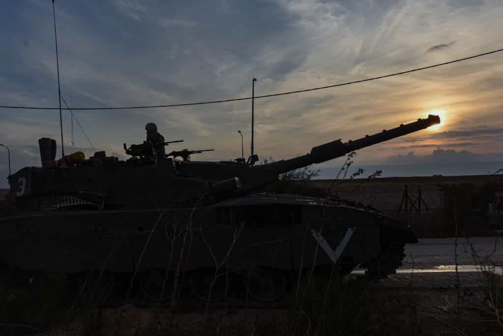 מלחמה רב זירתית? כוחות צה"ל נערכים בגבול הצפון