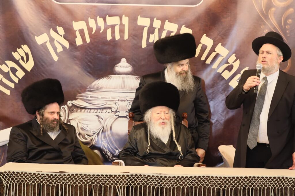 תיעוד: האדמו"ר מגור הפתיע את היתומים בשמחת בית השואבה