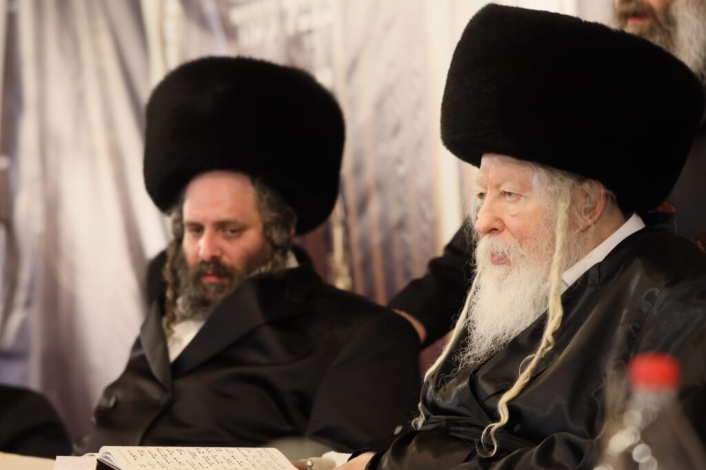 תיעוד: האדמו"ר מגור הפתיע את היתומים בשמחת בית השואבה