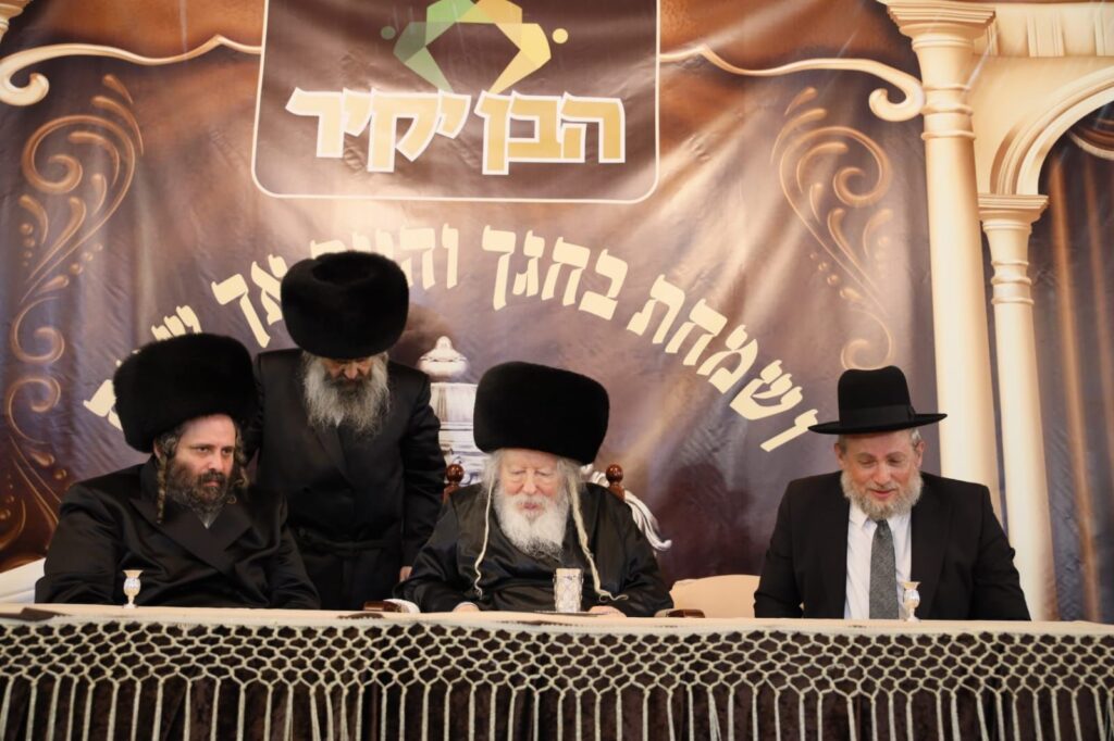 תיעוד: האדמו"ר מגור הפתיע את היתומים בשמחת בית השואבה