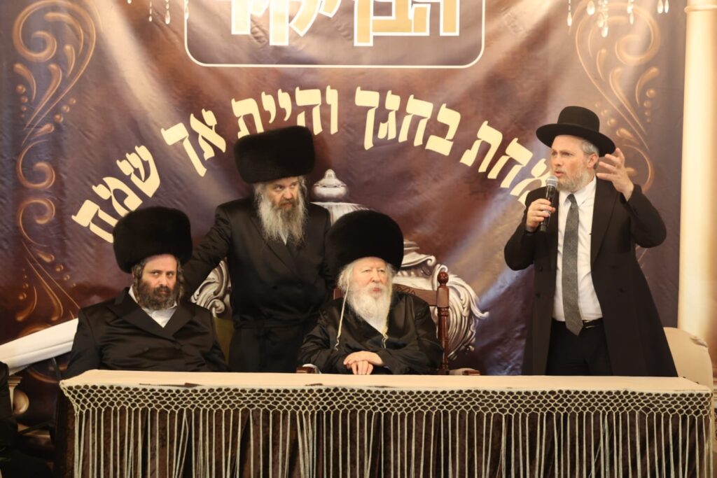 תיעוד: האדמו"ר מגור הפתיע את היתומים בשמחת בית השואבה