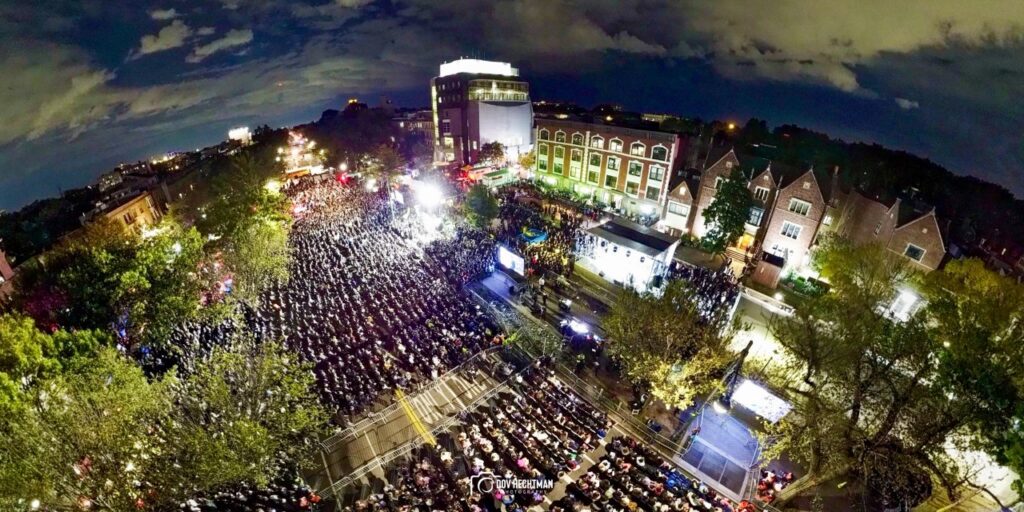 בצל המצב הביטחוני: רבבת חסידי חב"ד בעצרת תפילה