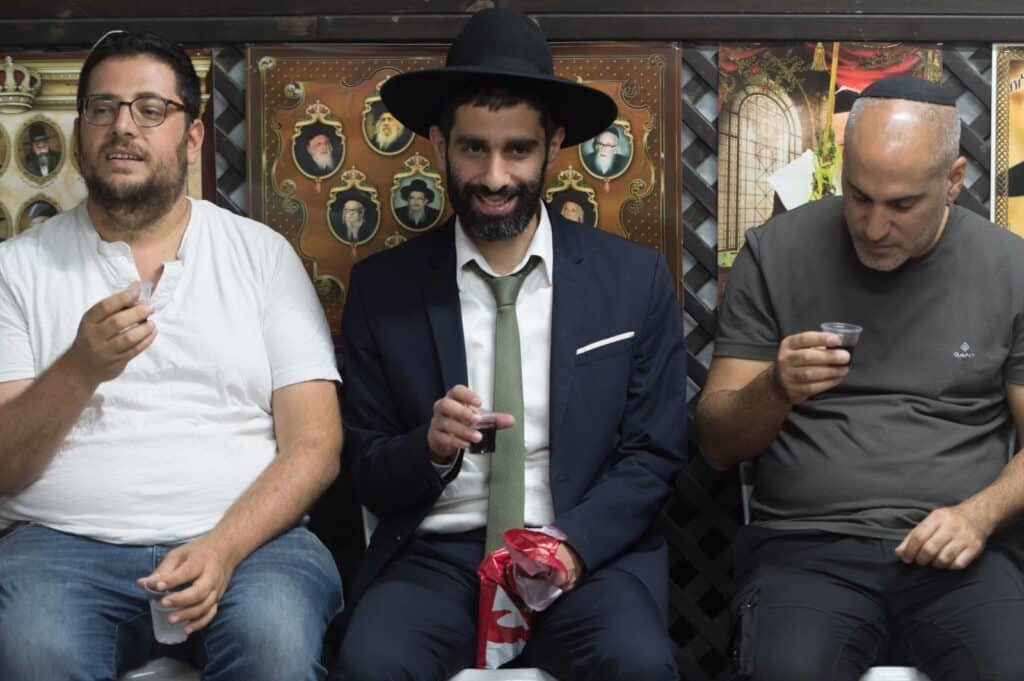 רבני קהילות, אישי ציבור ותלמידים עלו לסוכת הגר"י הללויה