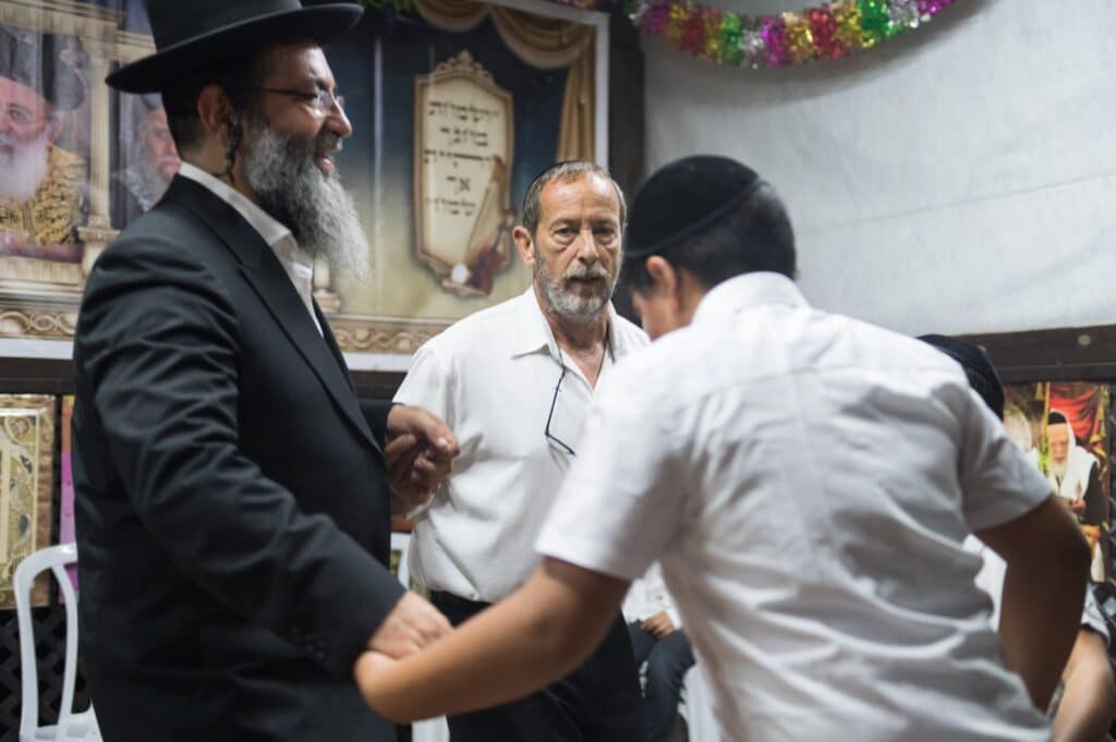 רבני קהילות, אישי ציבור ותלמידים עלו לסוכת הגר"י הללויה