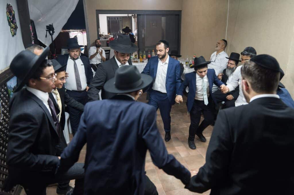 רבני קהילות, אישי ציבור ותלמידים עלו לסוכת הגר"י הללויה