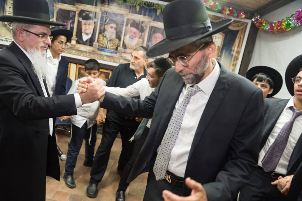 רבני קהילות, אישי ציבור ותלמידים עלו לסוכת הגר"י הללויה