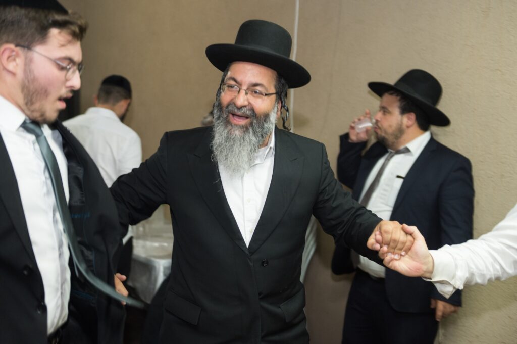 רבני קהילות, אישי ציבור ותלמידים עלו לסוכת הגר"י הללויה