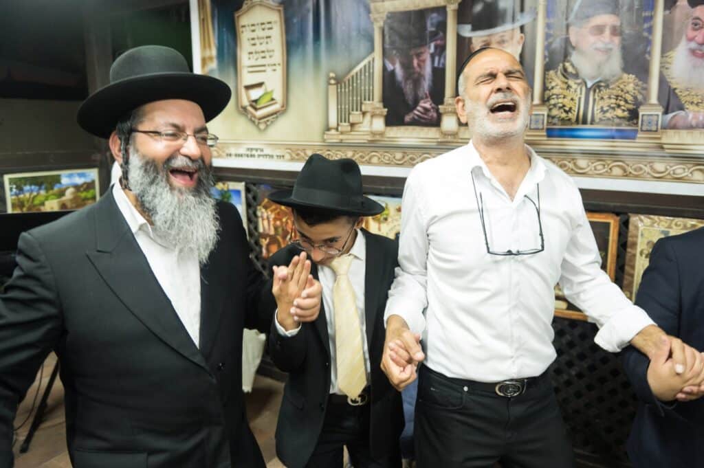 רבני קהילות, אישי ציבור ותלמידים עלו לסוכת הגר"י הללויה