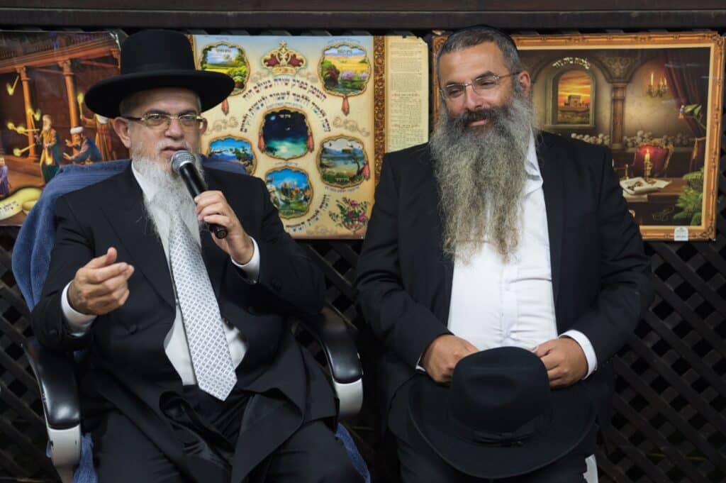 רבני קהילות, אישי ציבור ותלמידים עלו לסוכת הגר"י הללויה