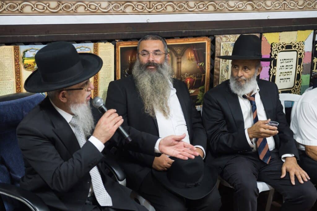 רבני קהילות, אישי ציבור ותלמידים עלו לסוכת הגר"י הללויה