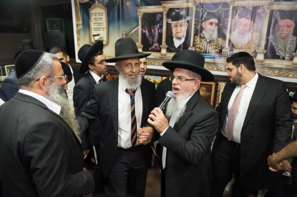 רבני קהילות, אישי ציבור ותלמידים עלו לסוכת הגר"י הללויה