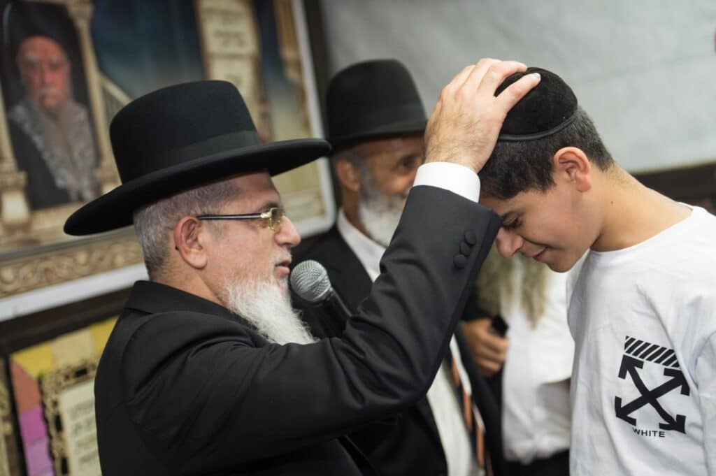 רבני קהילות, אישי ציבור ותלמידים עלו לסוכת הגר"י הללויה