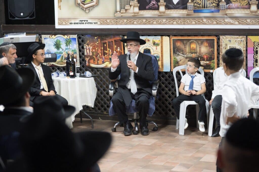 רבני קהילות, אישי ציבור ותלמידים עלו לסוכת הגר"י הללויה