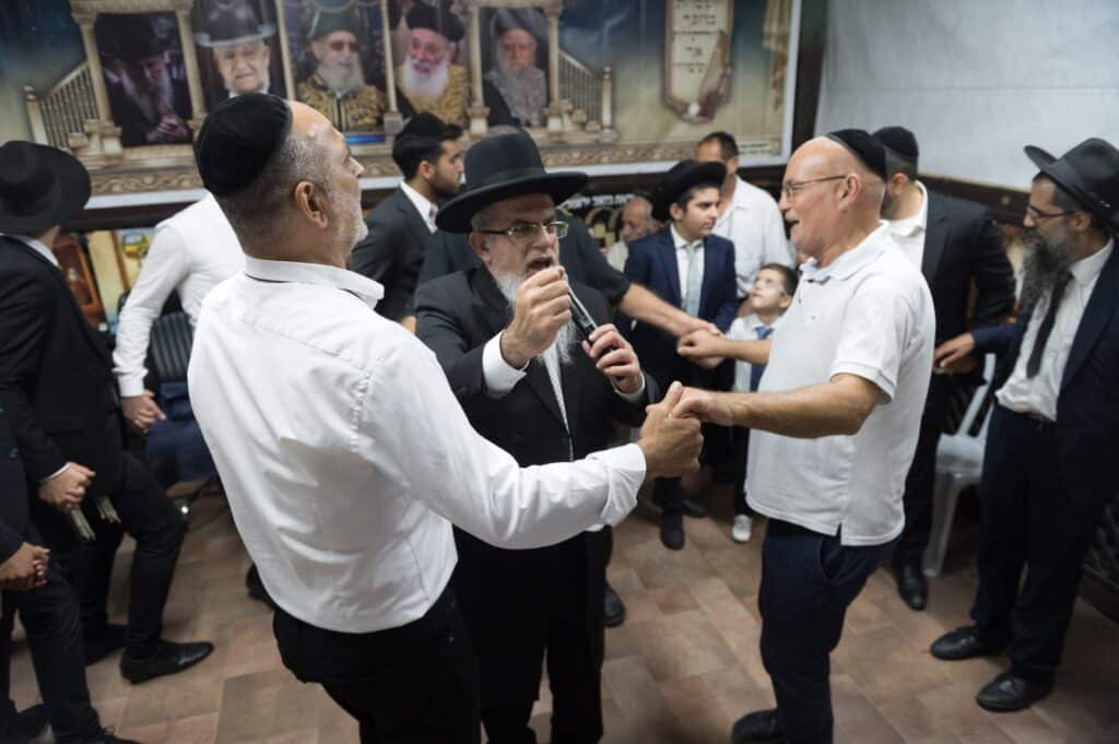 רבני קהילות, אישי ציבור ותלמידים עלו לסוכת הגר"י הללויה