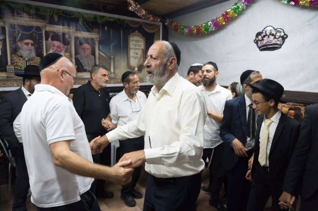 רבני קהילות, אישי ציבור ותלמידים עלו לסוכת הגר"י הללויה