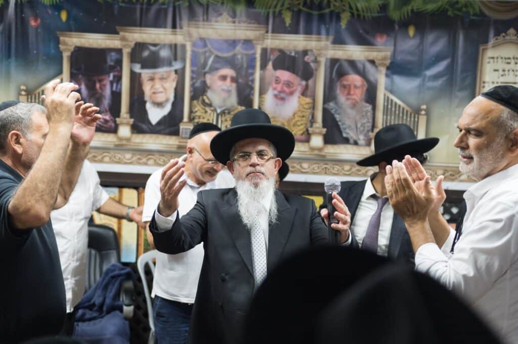 רבני קהילות, אישי ציבור ותלמידים עלו לסוכת הגר"י הללויה