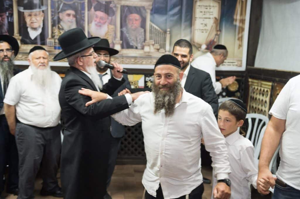 רבני קהילות, אישי ציבור ותלמידים עלו לסוכת הגר"י הללויה