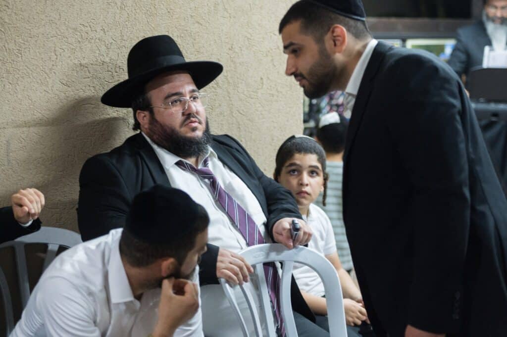 רבני קהילות, אישי ציבור ותלמידים עלו לסוכת הגר"י הללויה