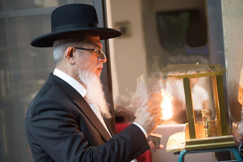 רבני קהילות, אישי ציבור ותלמידים עלו לסוכת הגר"י הללויה