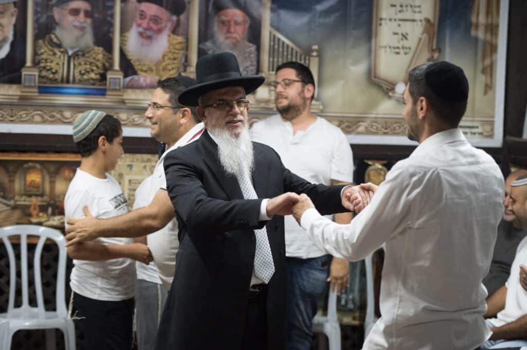 רבני קהילות, אישי ציבור ותלמידים עלו לסוכת הגר"י הללויה