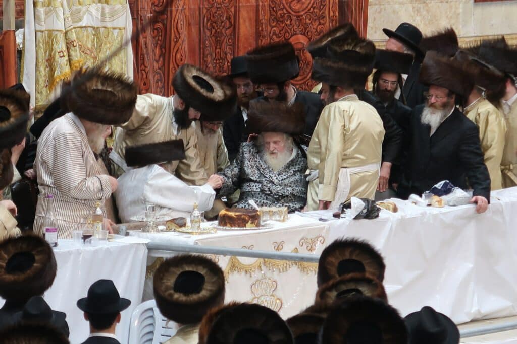 כי גדול בקרבך: אלפי חסידי תולדות קיבלו את הראב"ד