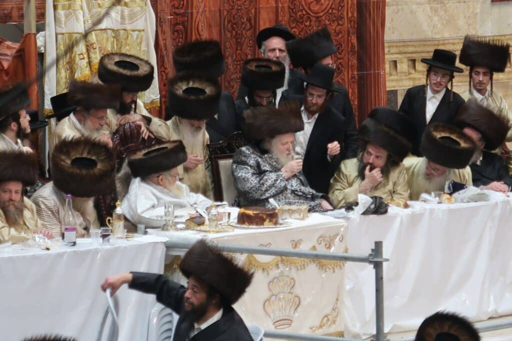 כי גדול בקרבך: אלפי חסידי תולדות קיבלו את הראב"ד