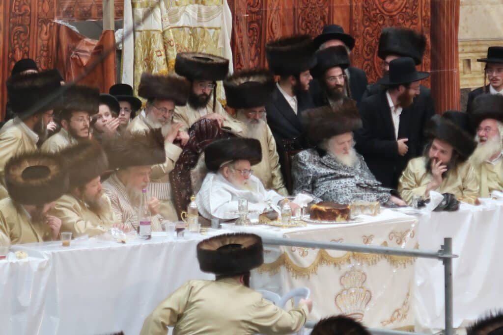 כי גדול בקרבך: אלפי חסידי תולדות קיבלו את הראב"ד