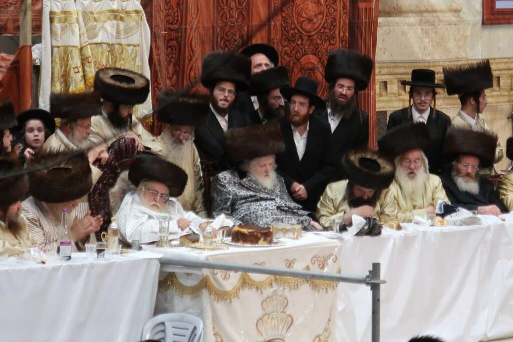 כי גדול בקרבך: אלפי חסידי תולדות קיבלו את הראב"ד