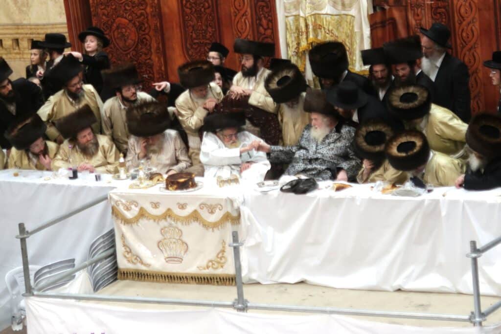 כי גדול בקרבך: אלפי חסידי תולדות קיבלו את הראב"ד