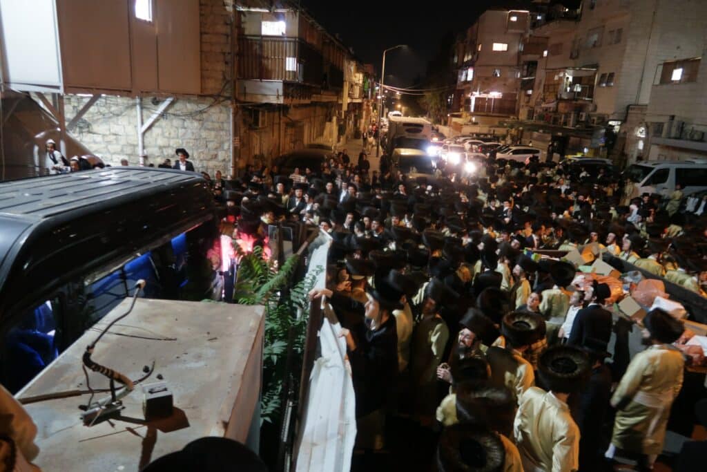 כי גדול בקרבך: אלפי חסידי תולדות קיבלו את הראב"ד