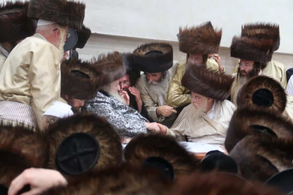 כי גדול בקרבך: אלפי חסידי תולדות קיבלו את הראב"ד