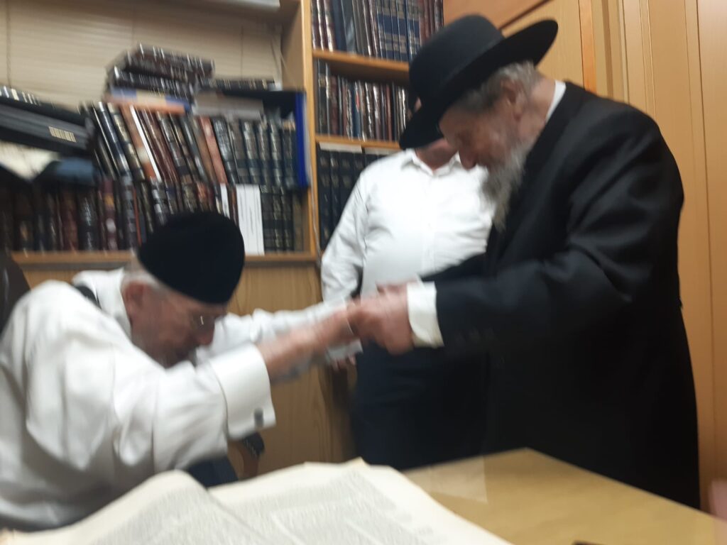 ימים לפני האשפוז: הגרמ"ב אזרחי זצוק"ל והגר"ד לנדו שליט"א