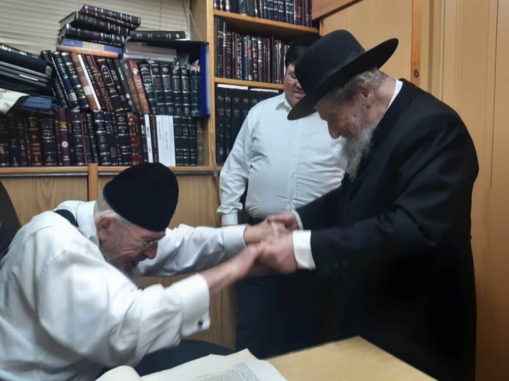 ימים לפני האשפוז: הגרמ"ב אזרחי זצוק"ל והגר"ד לנדו שליט"א