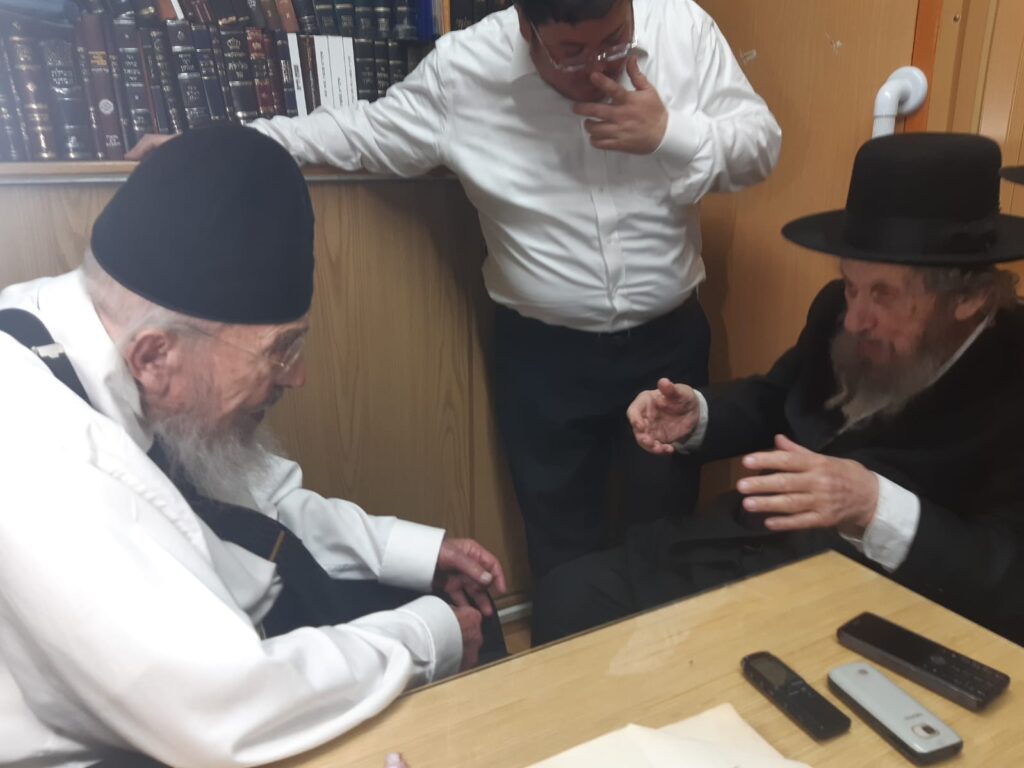 ימים לפני האשפוז: הגרמ"ב אזרחי זצוק"ל והגר"ד לנדו שליט"א