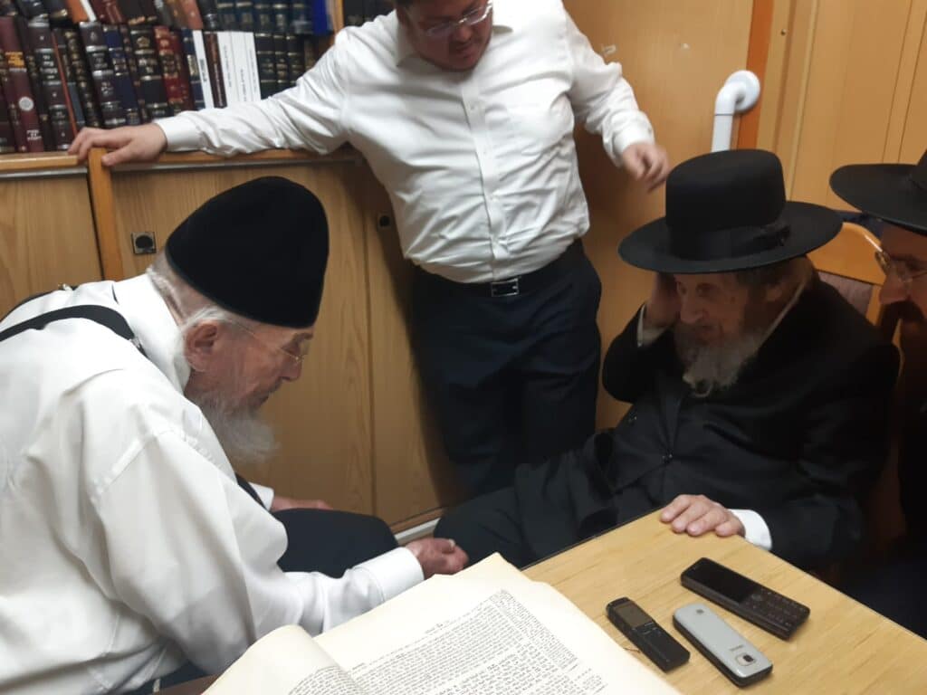 ימים לפני האשפוז: הגרמ"ב אזרחי זצוק"ל והגר"ד לנדו שליט"א